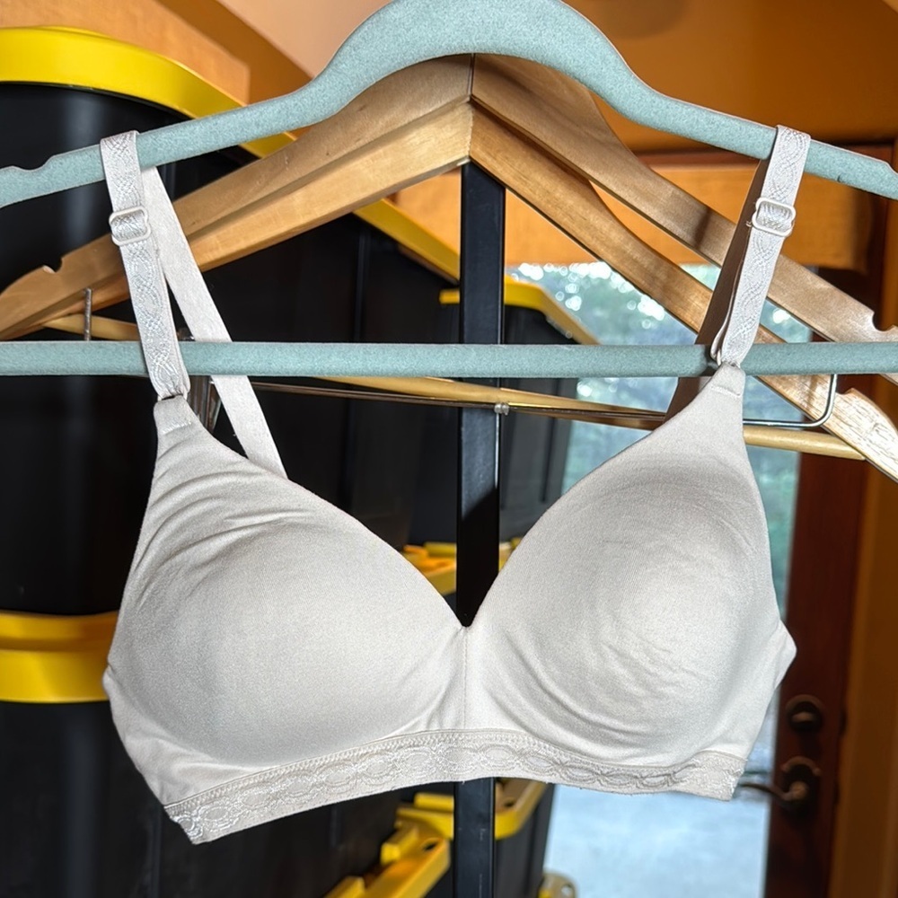 Warner’s Elegant Cream Wireless Bra Size 34A